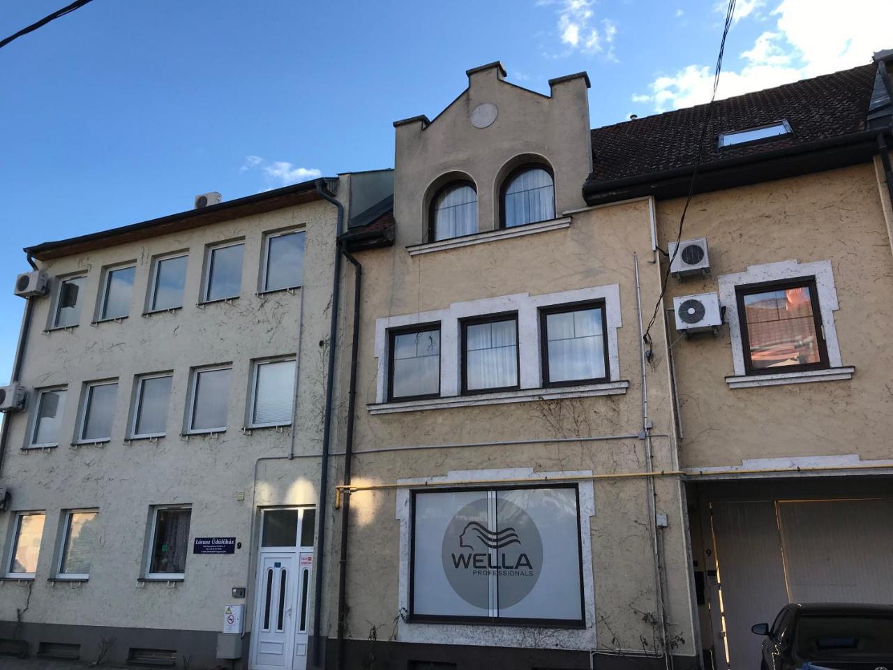 Lotusz Apartments In Nyiregyhaza Bagian luar foto