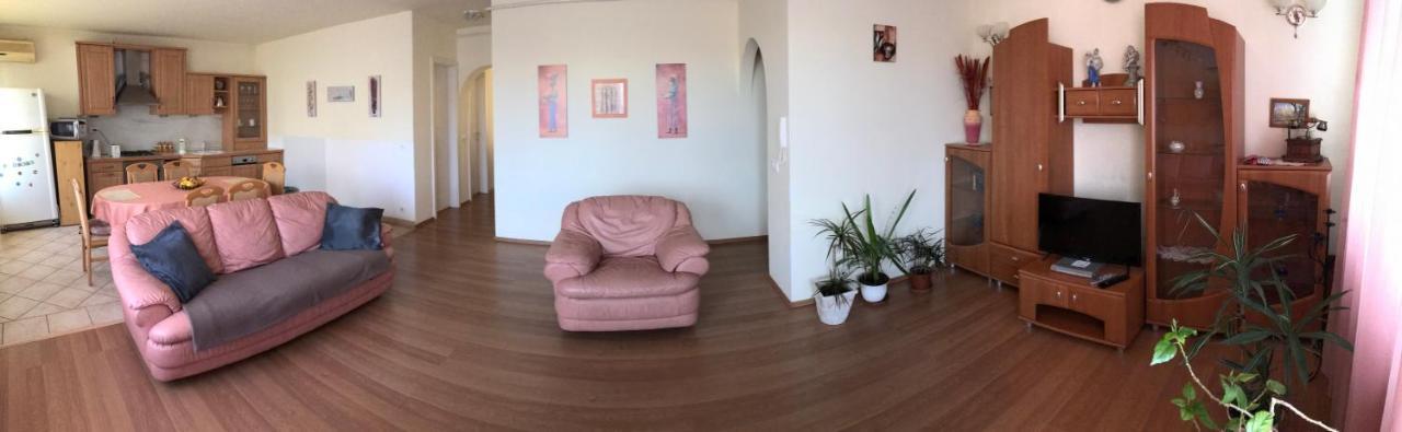Lotusz Apartments In Nyiregyhaza Bagian luar foto