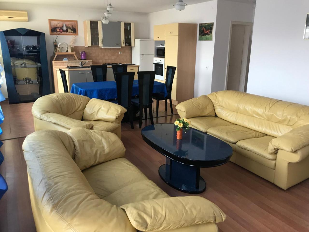 Lotusz Apartments In Nyiregyhaza Bagian luar foto