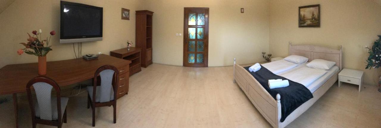 Lotusz Apartments In Nyiregyhaza Bagian luar foto